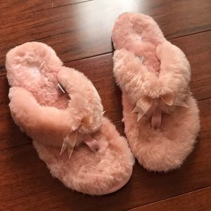 💗NEVER WORN Ugg Slippers💗